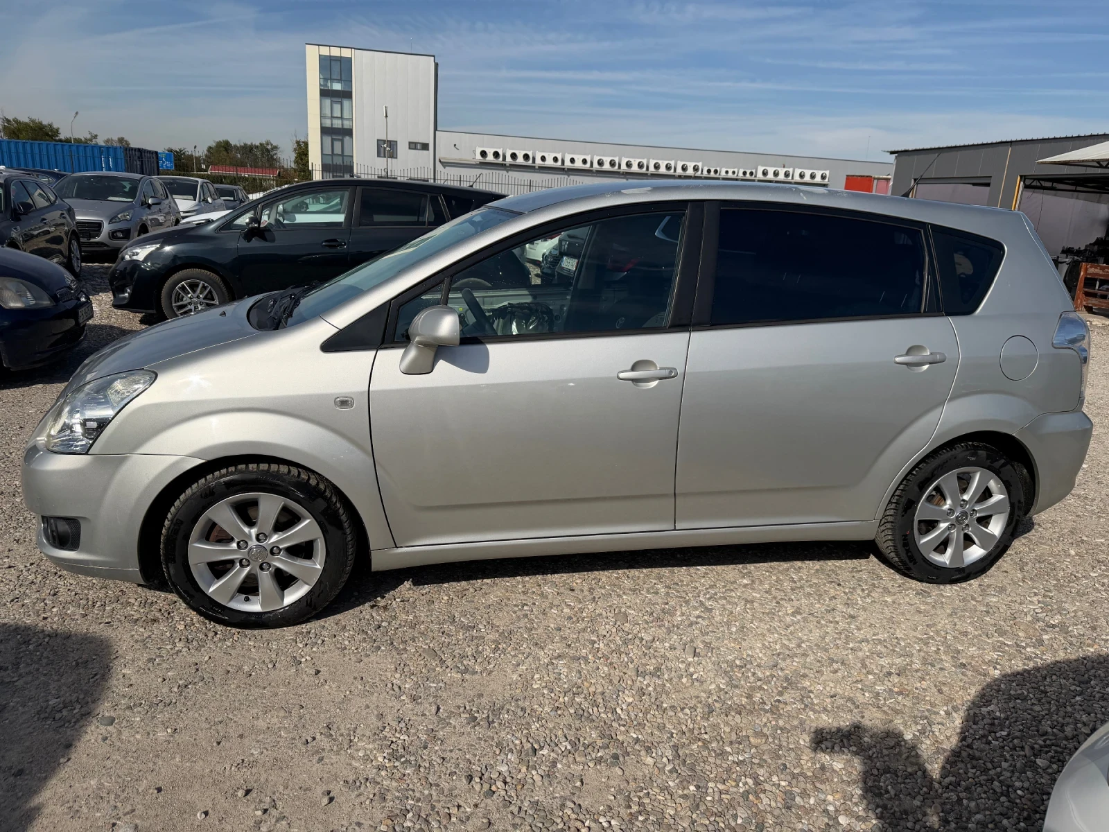 Toyota Corolla verso 2.2 D4D, снимка 8 - Автомобили и джипове - 56407262