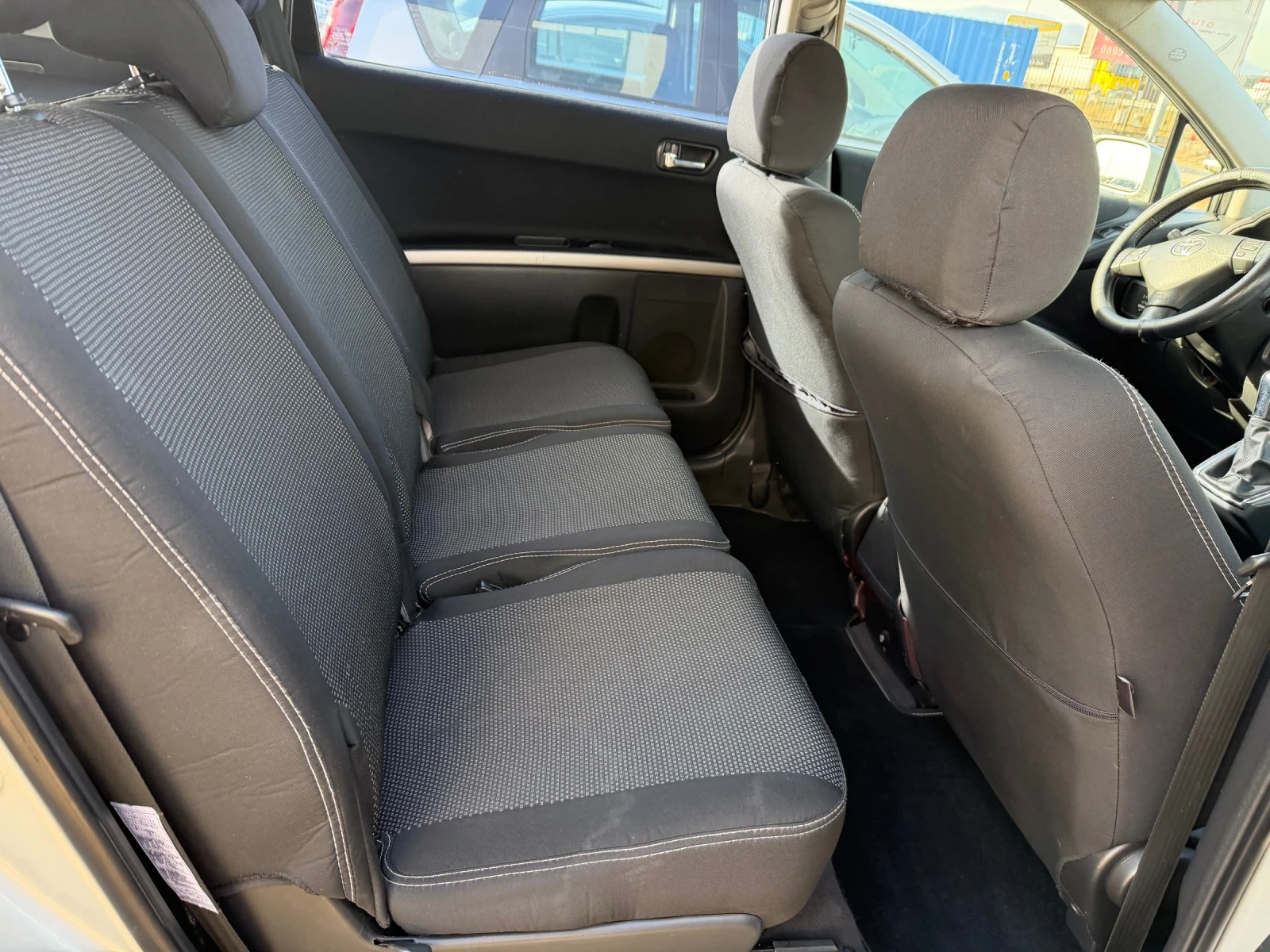Toyota Corolla verso 2.2 D4D, снимка 14 - Автомобили и джипове - 56407262