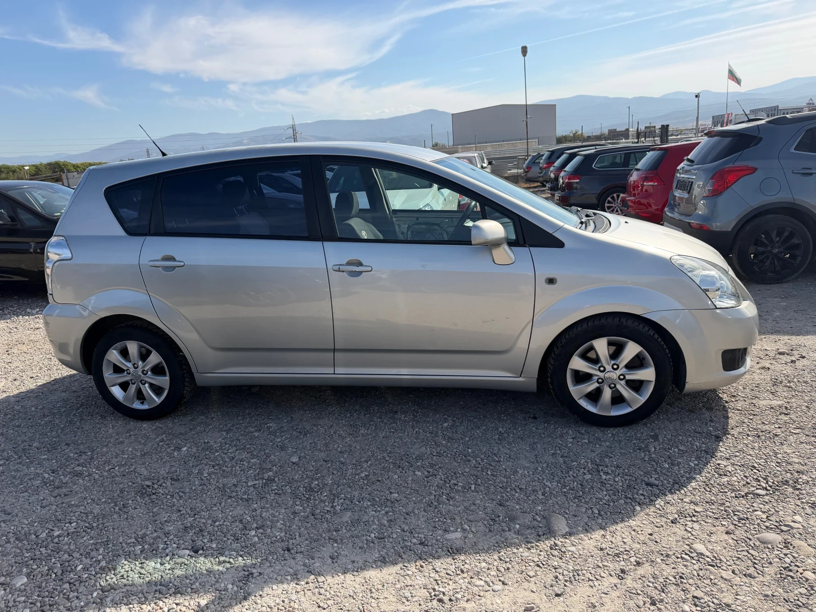 Toyota Corolla verso 2.2 D4D, снимка 4 - Автомобили и джипове - 56407262