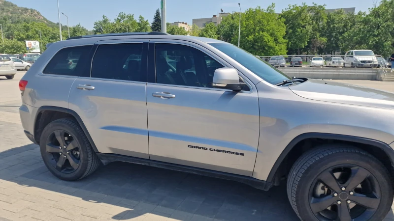 Jeep Grand cherokee Газ/Бензин, снимка 4 - Автомобили и джипове - 47445273