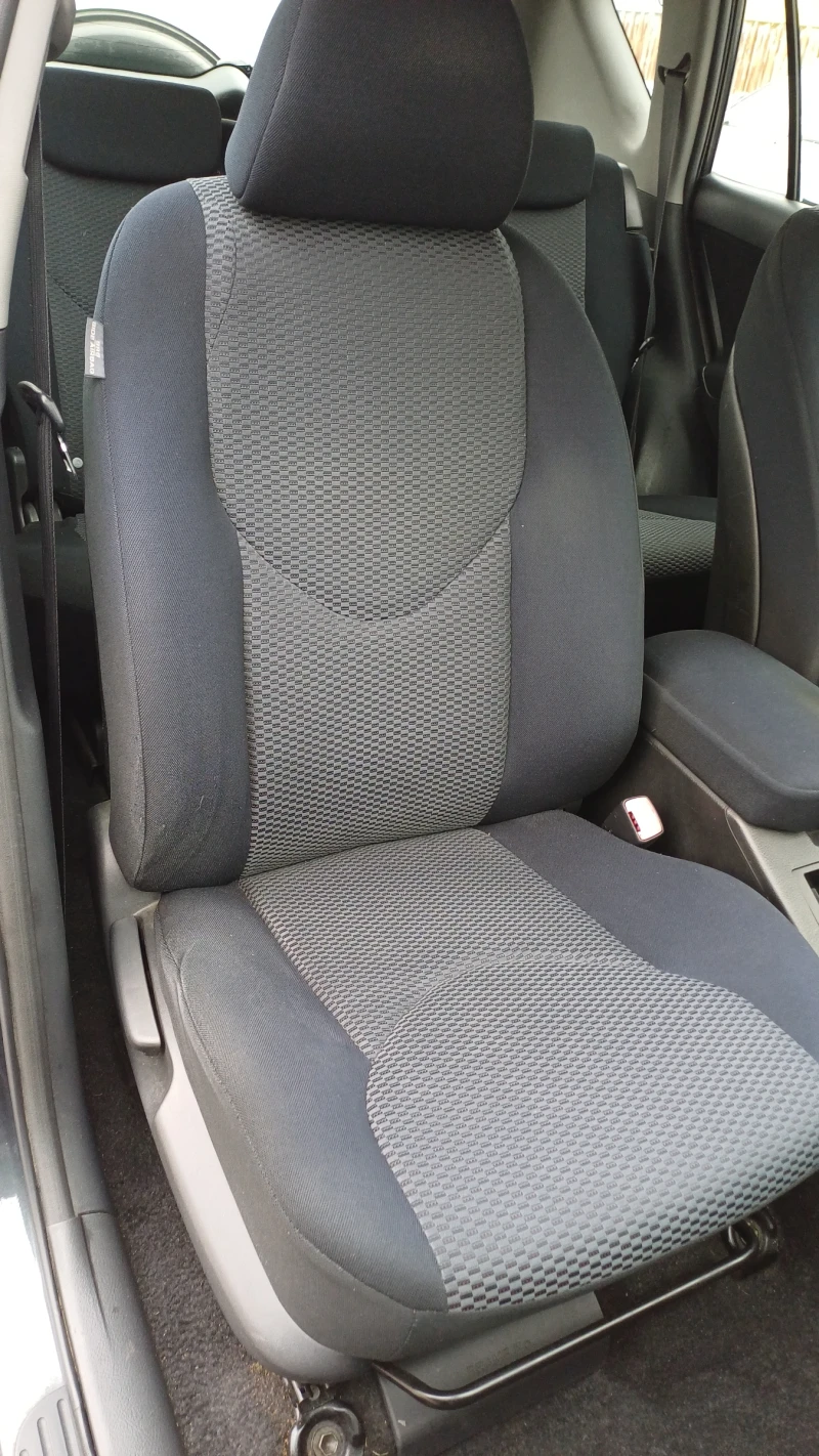 Toyota Rav4 D4D 166 000km, снимка 10 - Автомобили и джипове - 52752865