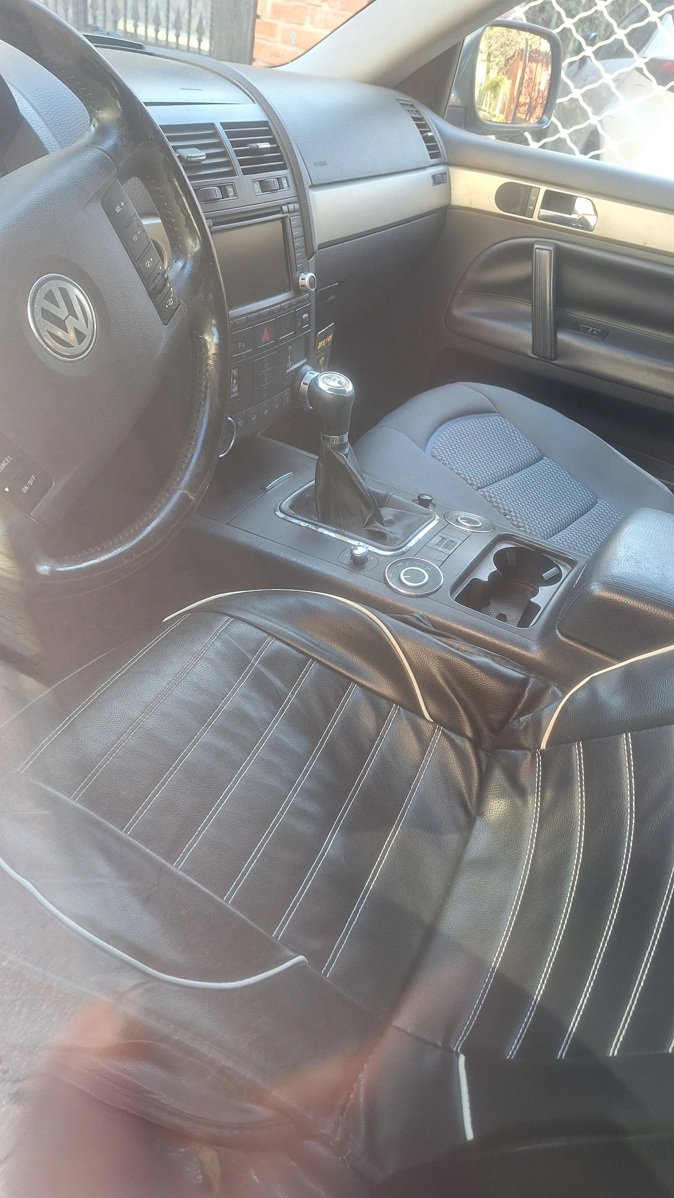 VW Touareg, снимка 5 - Автомобили и джипове - 53801192