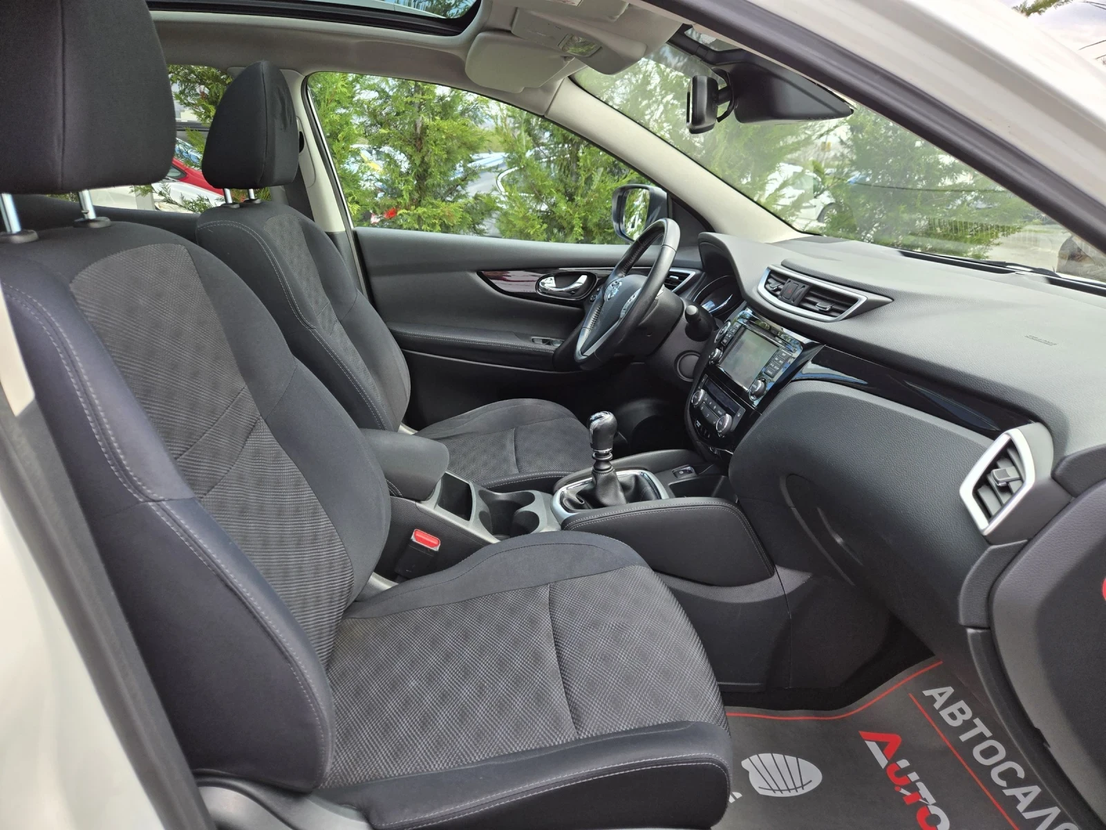 Nissan Qashqai 1.5DCI-110кс= TEKNA= 360= PANO= KEYLESS= EURO 6B, снимка 15 - Автомобили и джипове - 54096450