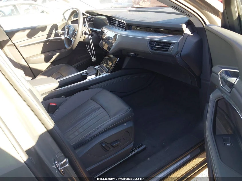 Audi Q8 E-Tron Premium Quattro, снимка 5 - Автомобили и джипове - 54129115