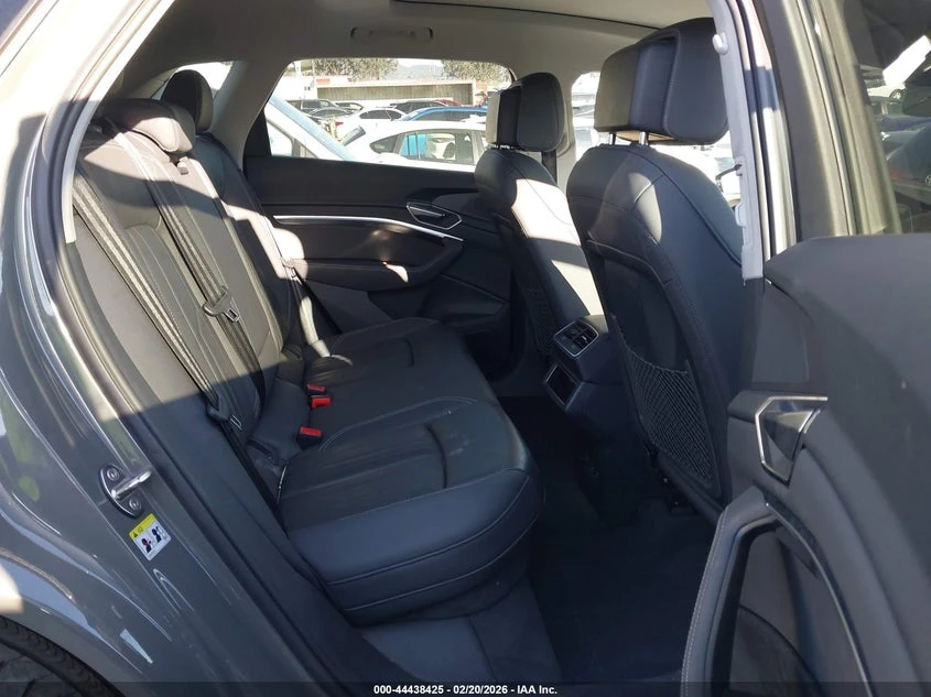 Audi Q8 E-Tron Premium Quattro, снимка 8 - Автомобили и джипове - 54129115