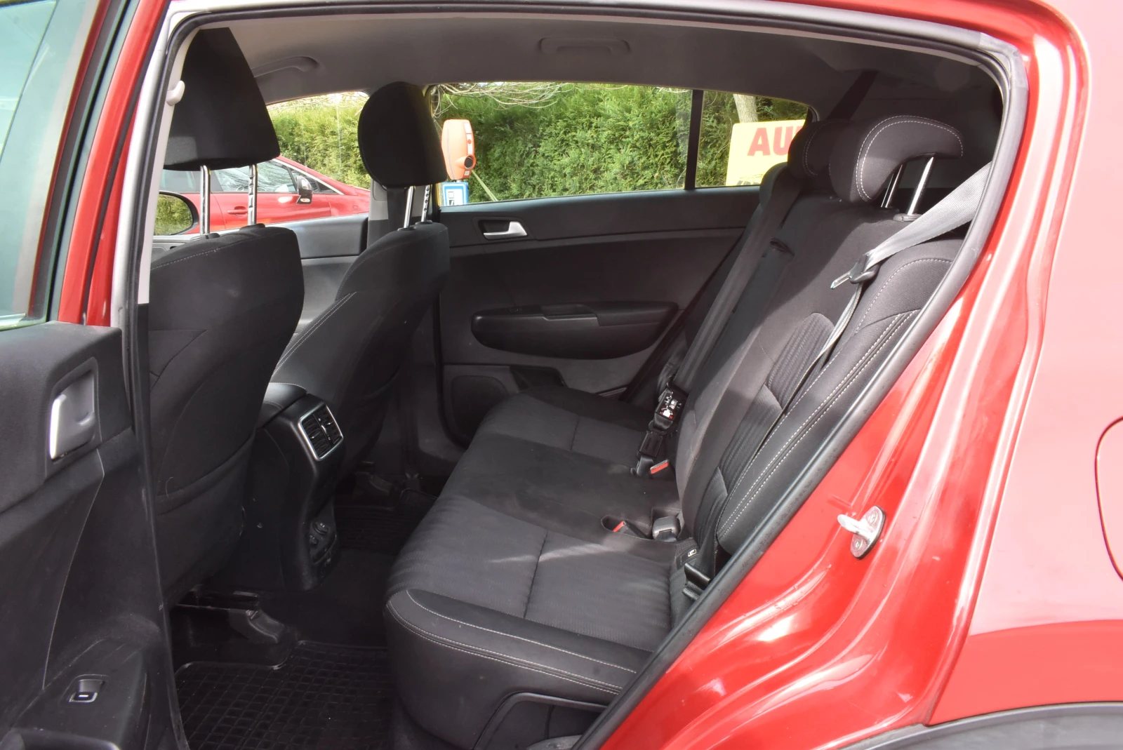 Kia Sportage 1.6, снимка 11 - Автомобили и джипове - 54331623