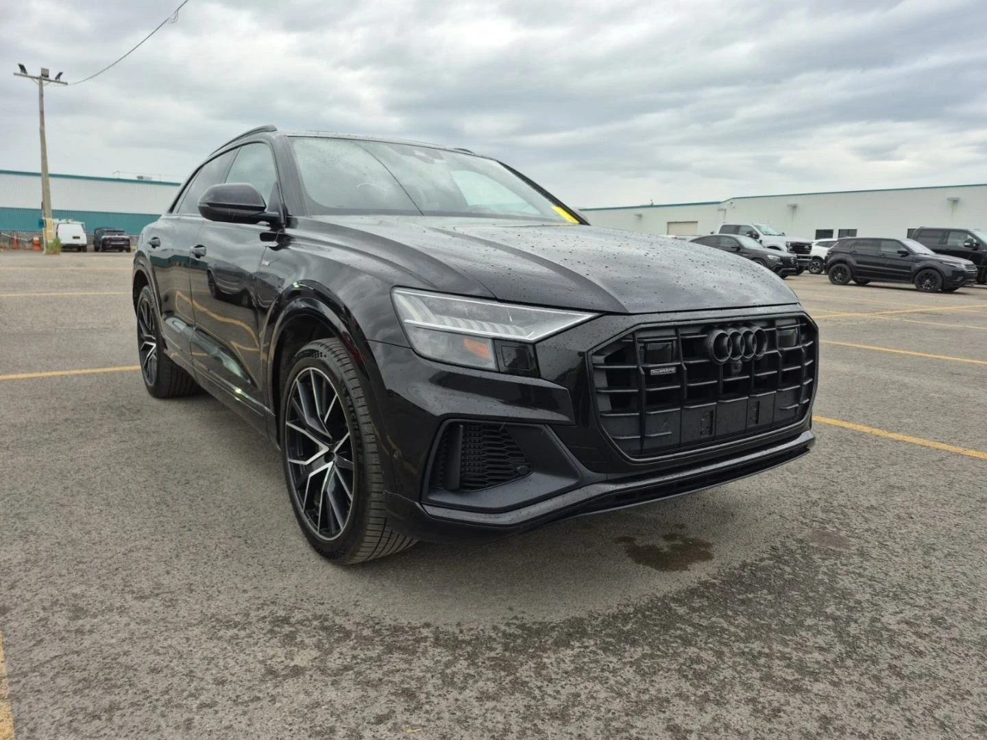 Audi Q8 Technik* S-line* Distronic* 360View* Масажи* Soft, снимка 2 - Автомобили и джипове - 54741887