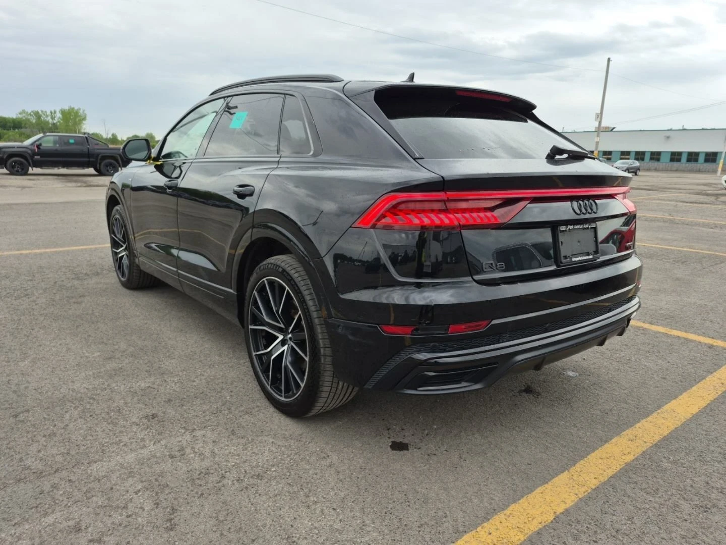 Audi Q8 Technik* S-line* Distronic* 360View* Масажи* Soft, снимка 3 - Автомобили и джипове - 54741887