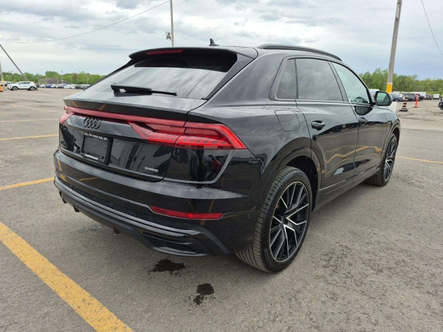 Audi Q8 Technik* S-line* Distronic* 360View* Масажи* Soft, снимка 4 - Автомобили и джипове - 54741887