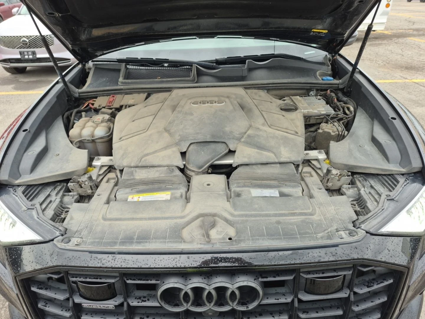 Audi Q8 Technik* S-line* Distronic* 360View* Масажи* Soft, снимка 13 - Автомобили и джипове - 54741887