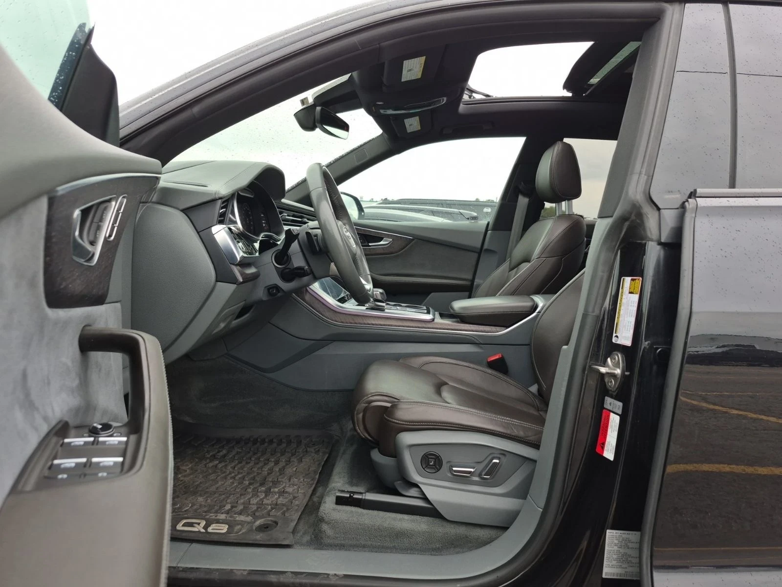 Audi Q8 Technik* S-line* Distronic* 360View* Масажи* Soft, снимка 5 - Автомобили и джипове - 54741887