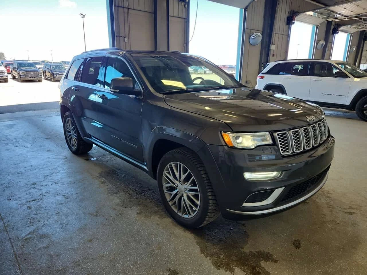 Jeep Grand cherokee * SUMMIT * АВТОКРЕЕДИТ БЕЗ ПЪРВОНАЧАЛНА ВНОСКА* , снимка 2 - Автомобили и джипове - 55157690