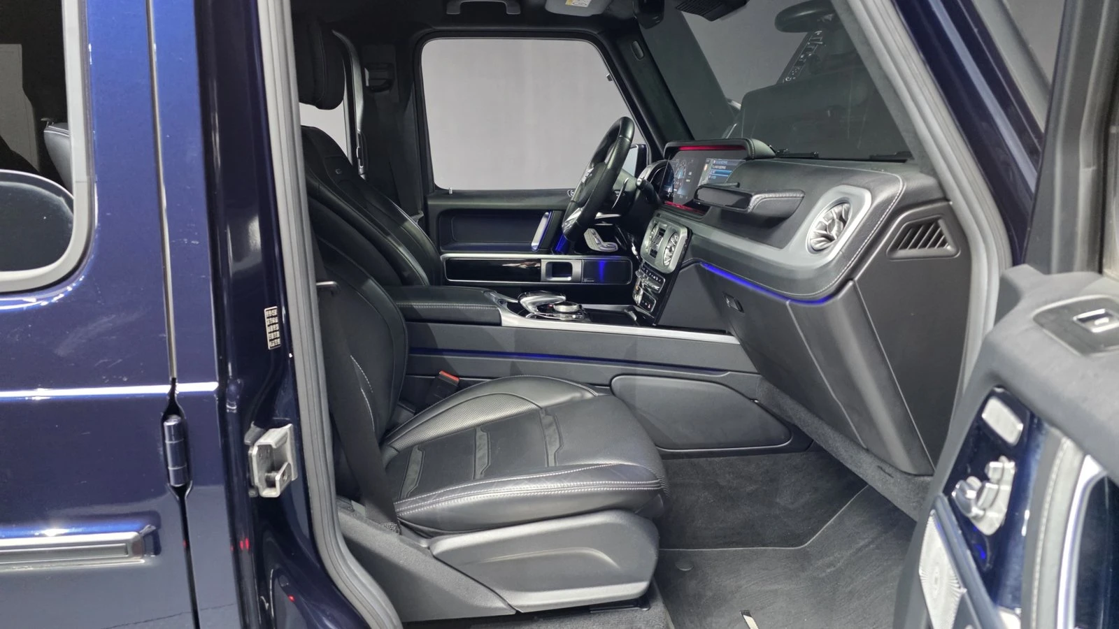 Mercedes-Benz G 63 AMG ЛЮК* 360* KEYLESS* ПОДГРЕВ ВОЛАН* КРАЙНА ЦЕНА, снимка 11 - Автомобили и джипове - 55276350
