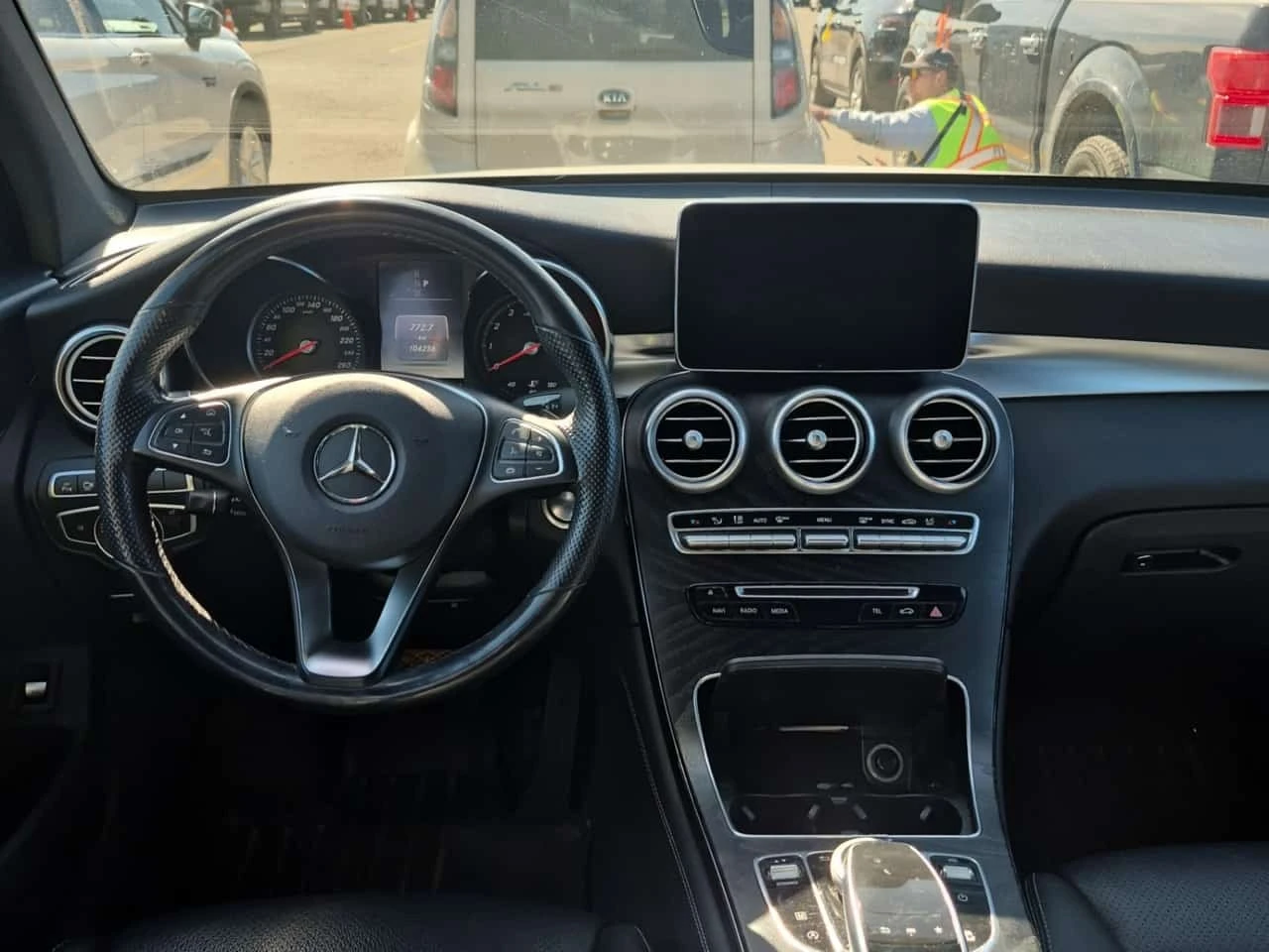 Mercedes-Benz GLC 300 AMG-PACK| PANO| MEMORY| ПОДГРЕВИ| 2 КЛЮЧА| , снимка 10 - Автомобили и джипове - 56208694