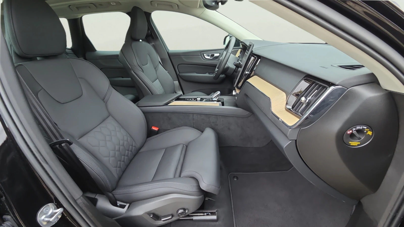 Volvo XC60 2.0 T8 Phev, снимка 9 - Автомобили и джипове - 56663297