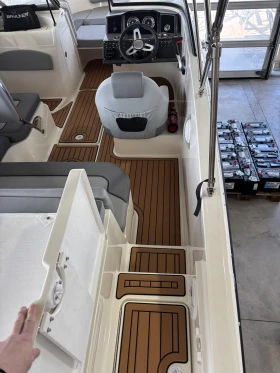 Лодка Bayliner VR 5 Bowrider , снимка 7 - Воден транспорт - 49253385