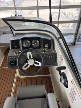 Лодка Bayliner VR 5 Bowrider , снимка 13 - Воден транспорт - 49253385