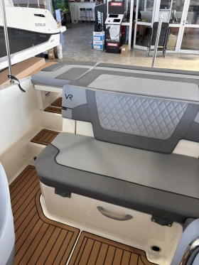 Лодка Bayliner VR 5 Bowrider , снимка 12 - Воден транспорт - 49253385