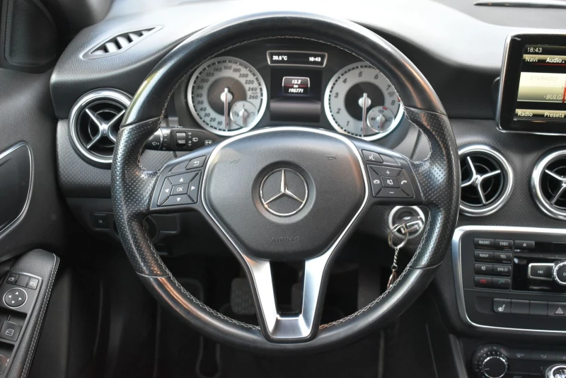 Mercedes-Benz A 180, снимка 4 - Автомобили и джипове - 51939801