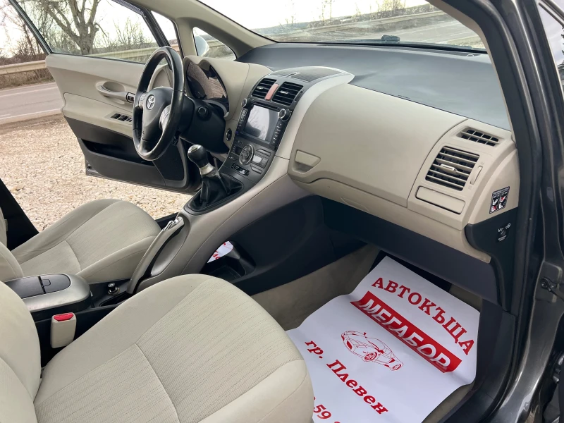 Toyota Auris 1.6i VVTi/124p.s-Navi/Kayless Go-5 vrati, снимка 11 - Автомобили и джипове - 53048844