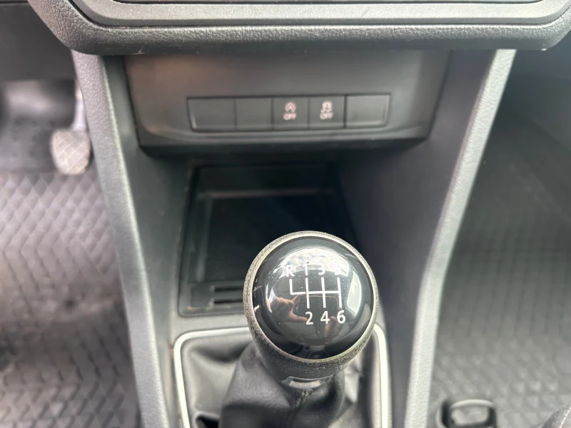 VW Caddy 2.0 TDI /4х4 /6 ск., снимка 16 - Автомобили и джипове - 53571522