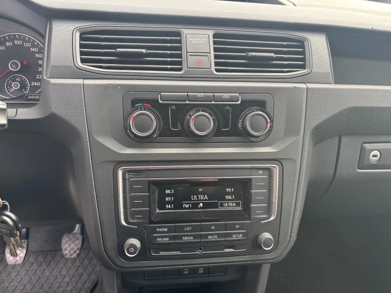 VW Caddy 2.0 TDI /4х4 /6 ск., снимка 17 - Автомобили и джипове - 53571522