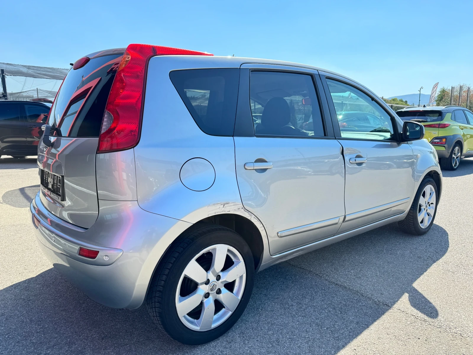 Nissan Note 1.6i-АВТОМАТИК-KEYLESS-PARKTRONIC - изображение 5