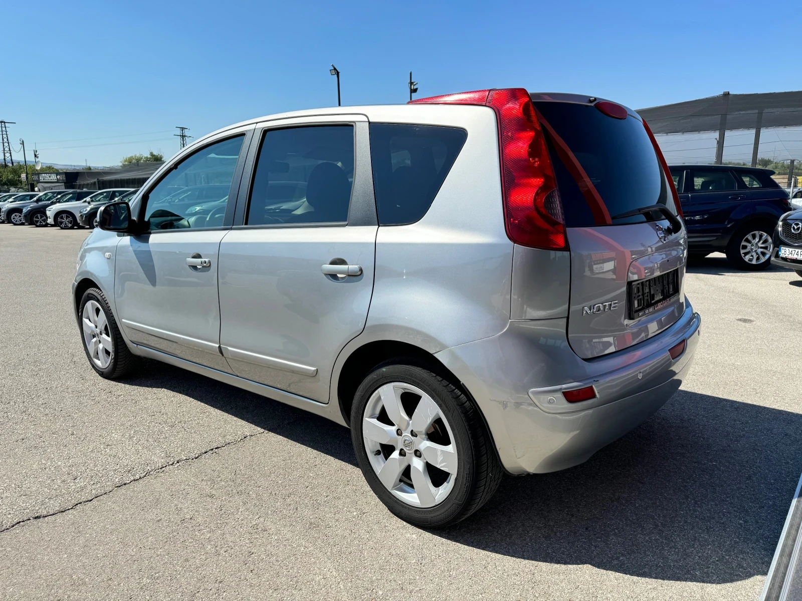 Nissan Note 1.6i-АВТОМАТИК-KEYLESS-PARKTRONIC - изображение 3