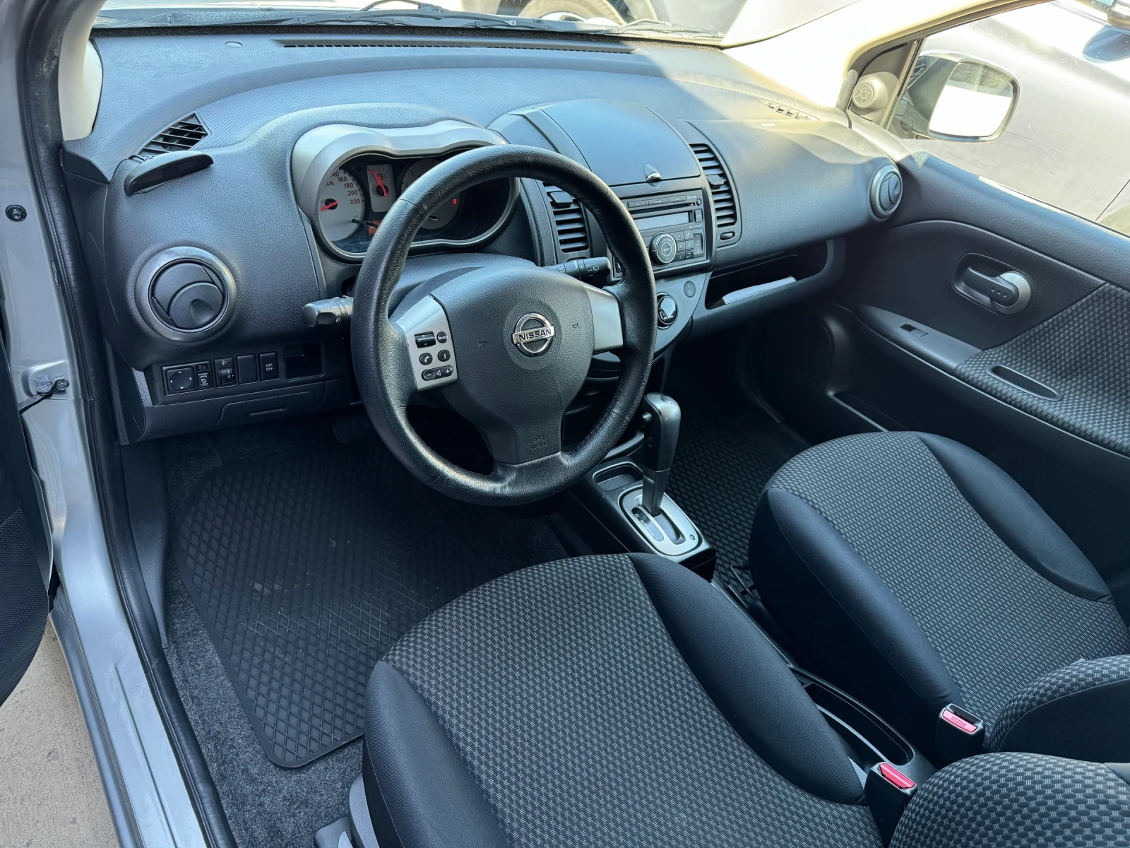 Nissan Note 1.6i-АВТОМАТИК-KEYLESS-PARKTRONIC - изображение 10