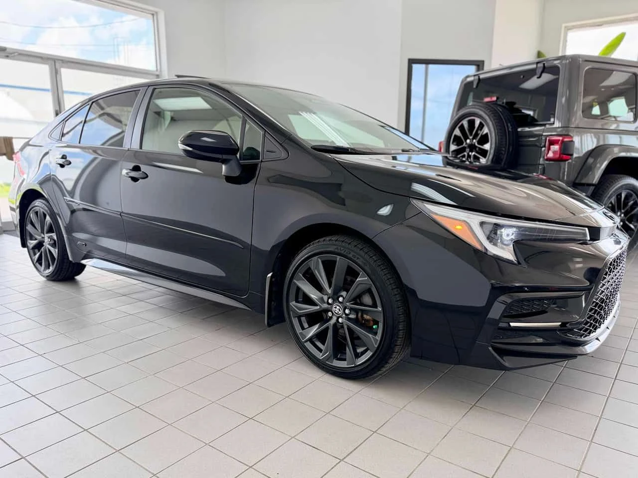 Toyota Corolla * Hybrid SE CVT AWD * CARFAX * БЕЗ ПЪРВОНАЧАЛНА ВН, снимка 3 - Автомобили и джипове - 54920007