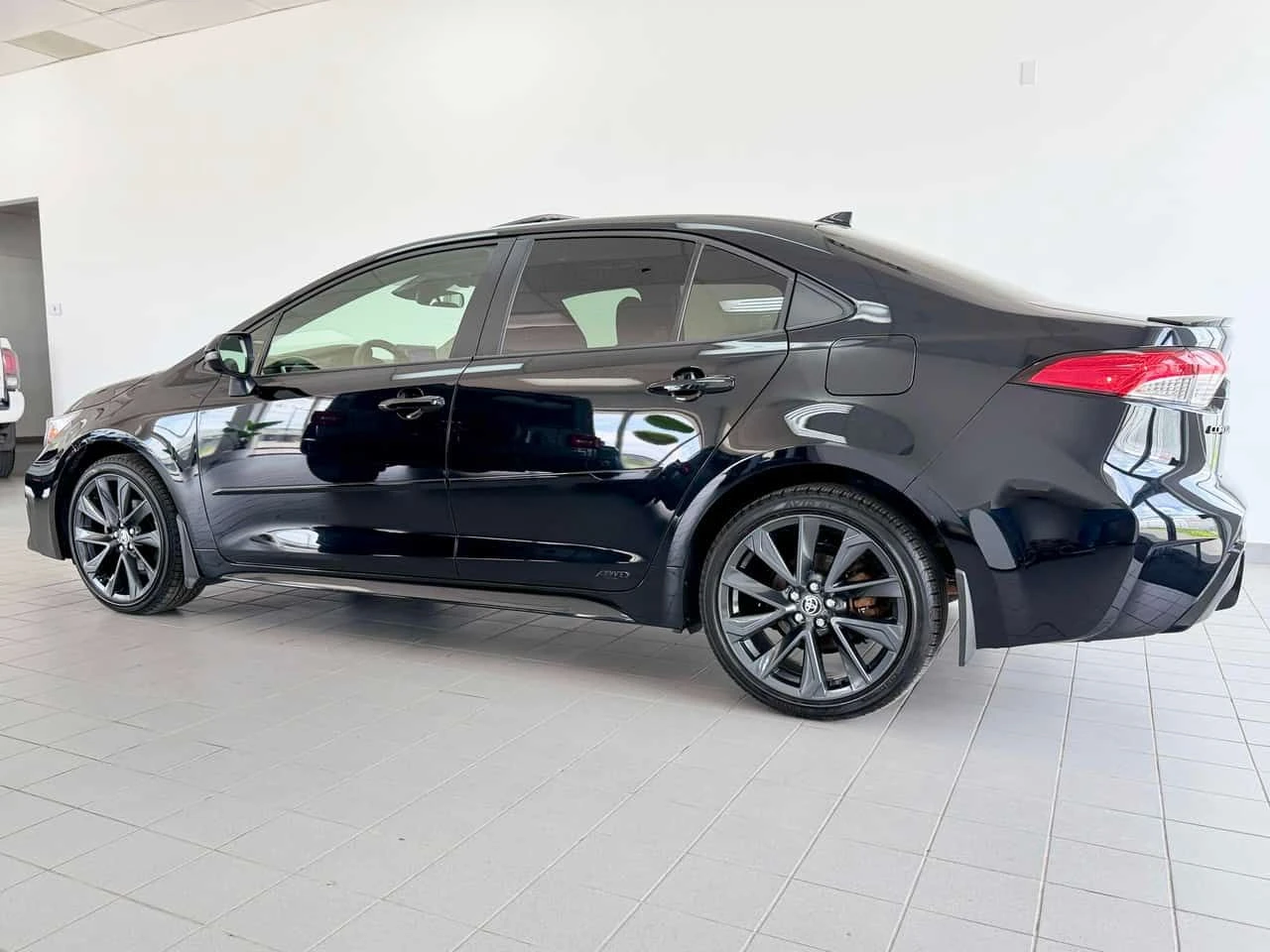 Toyota Corolla * Hybrid SE CVT AWD * CARFAX * БЕЗ ПЪРВОНАЧАЛНА ВН, снимка 2 - Автомобили и джипове - 54920007