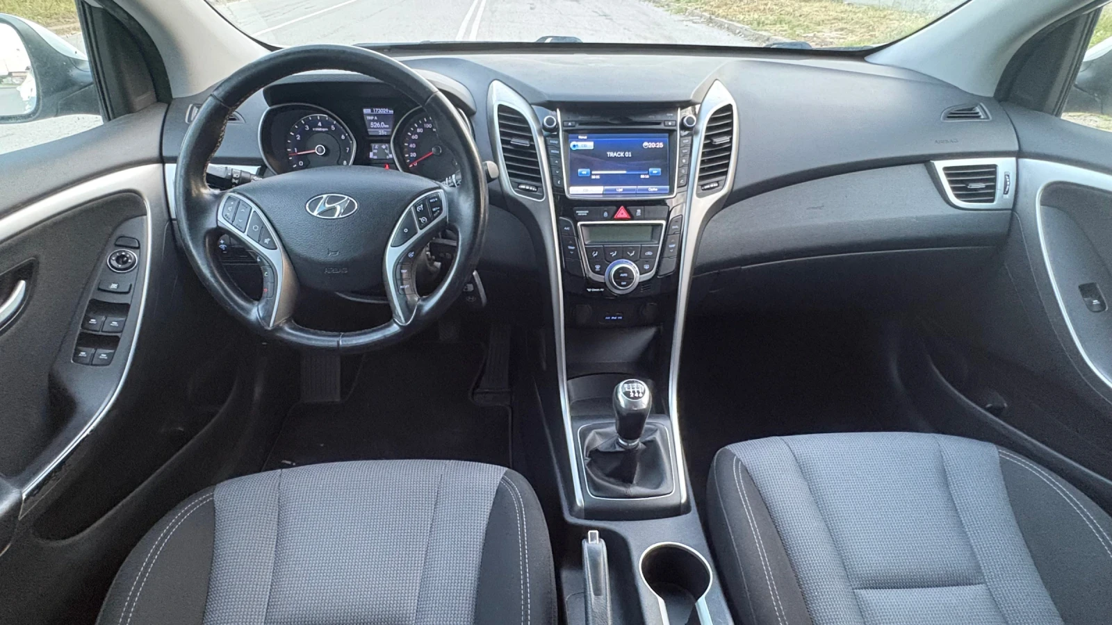 Hyundai I30 1.4 Бензин, снимка 7 - Автомобили и джипове - 55071873