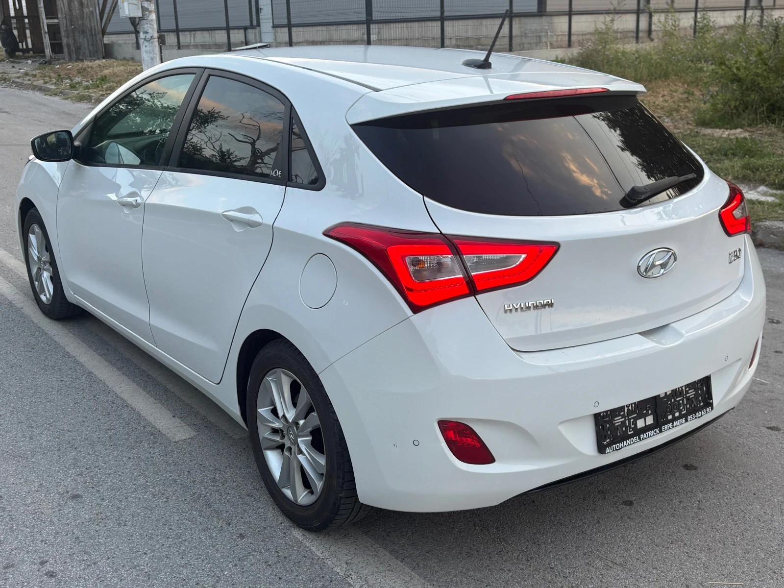 Hyundai I30 1.4 Бензин, снимка 5 - Автомобили и джипове - 55071873