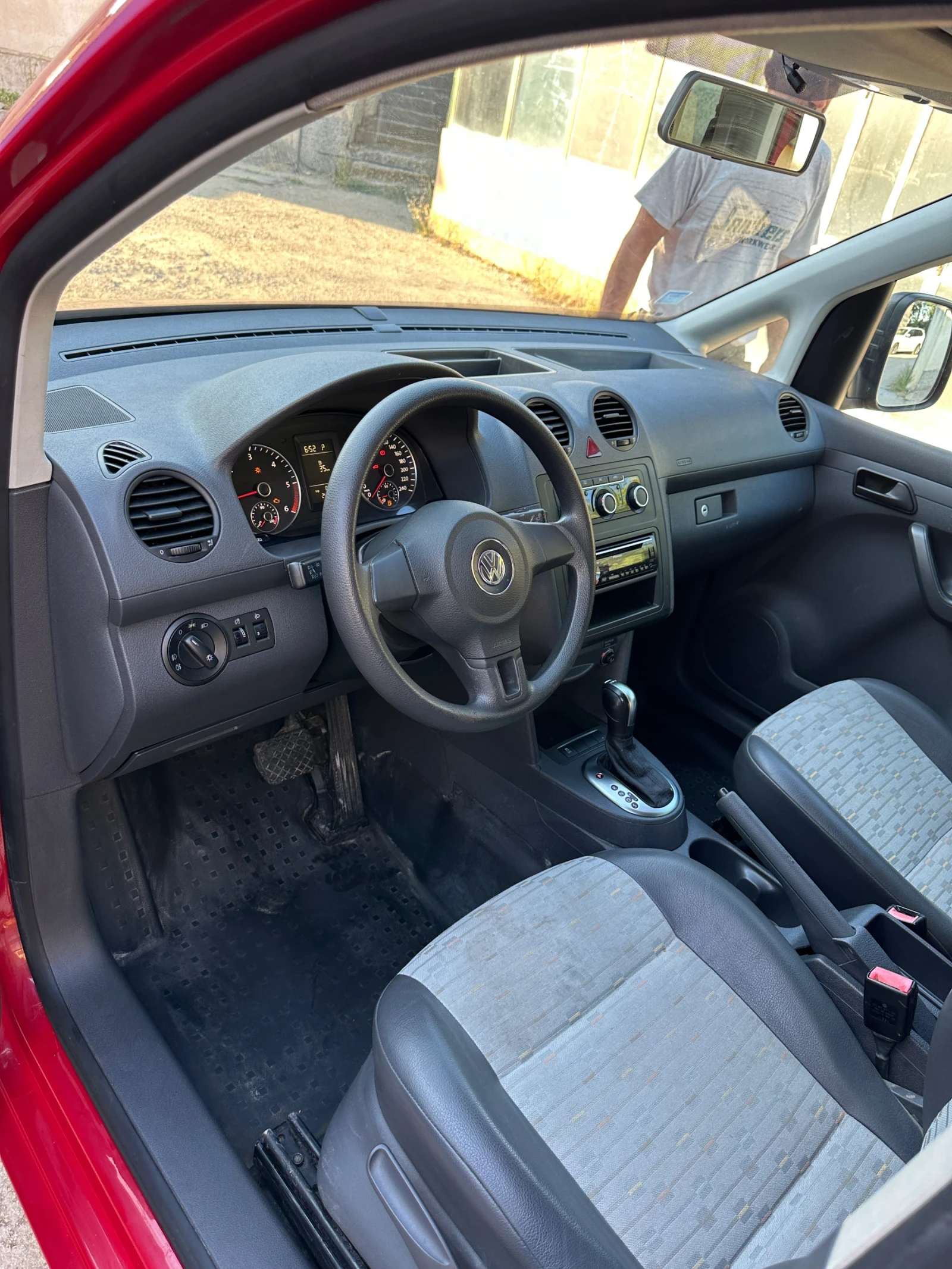 VW Caddy Avtomat DSG 1.6TDI, снимка 5 - Автомобили и джипове - 55670815