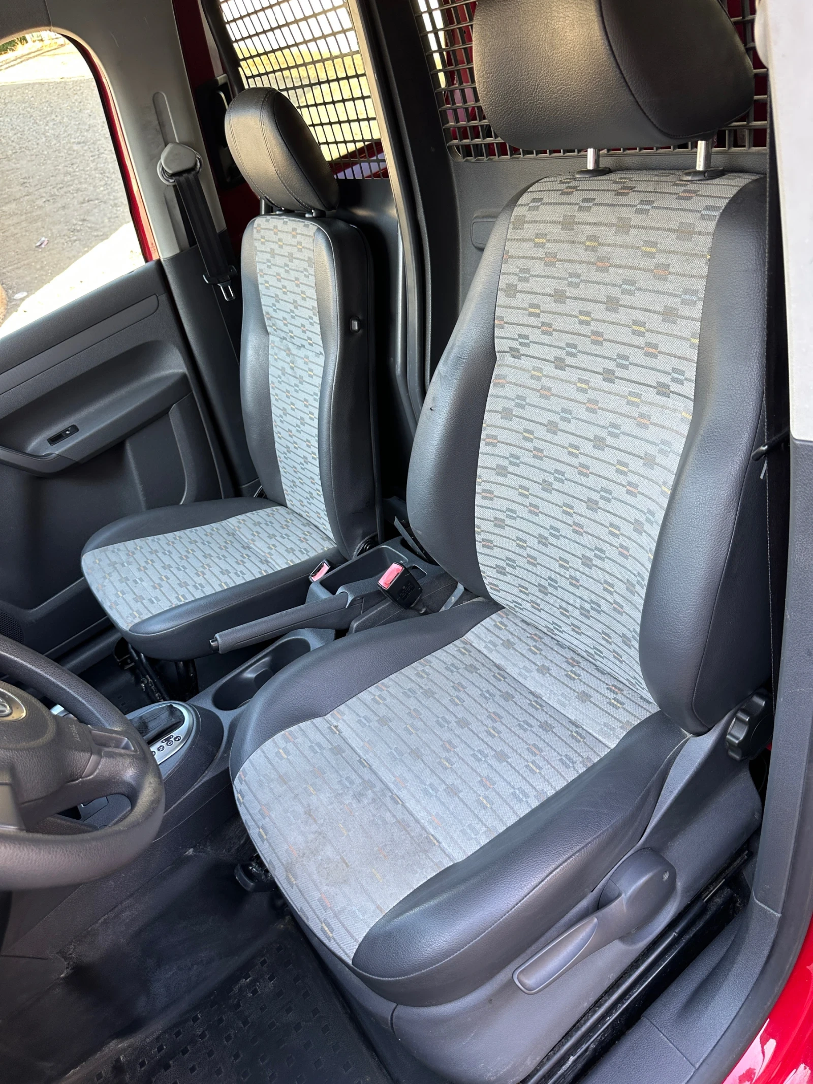 VW Caddy Avtomat DSG 1.6TDI, снимка 8 - Автомобили и джипове - 55670815