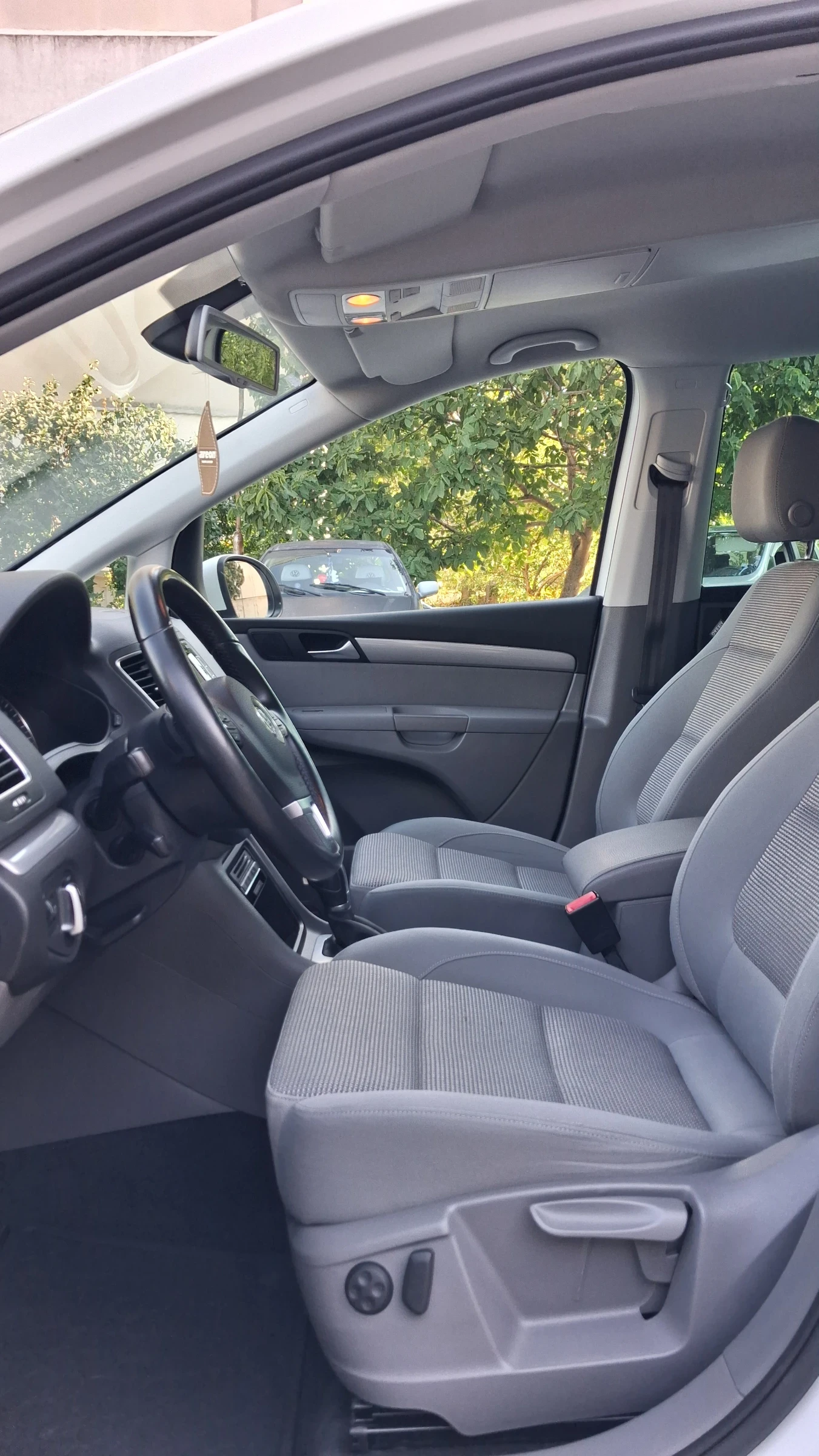 VW Sharan 2.0 TDI . DSG, снимка 6 - Автомобили и джипове - 55848333