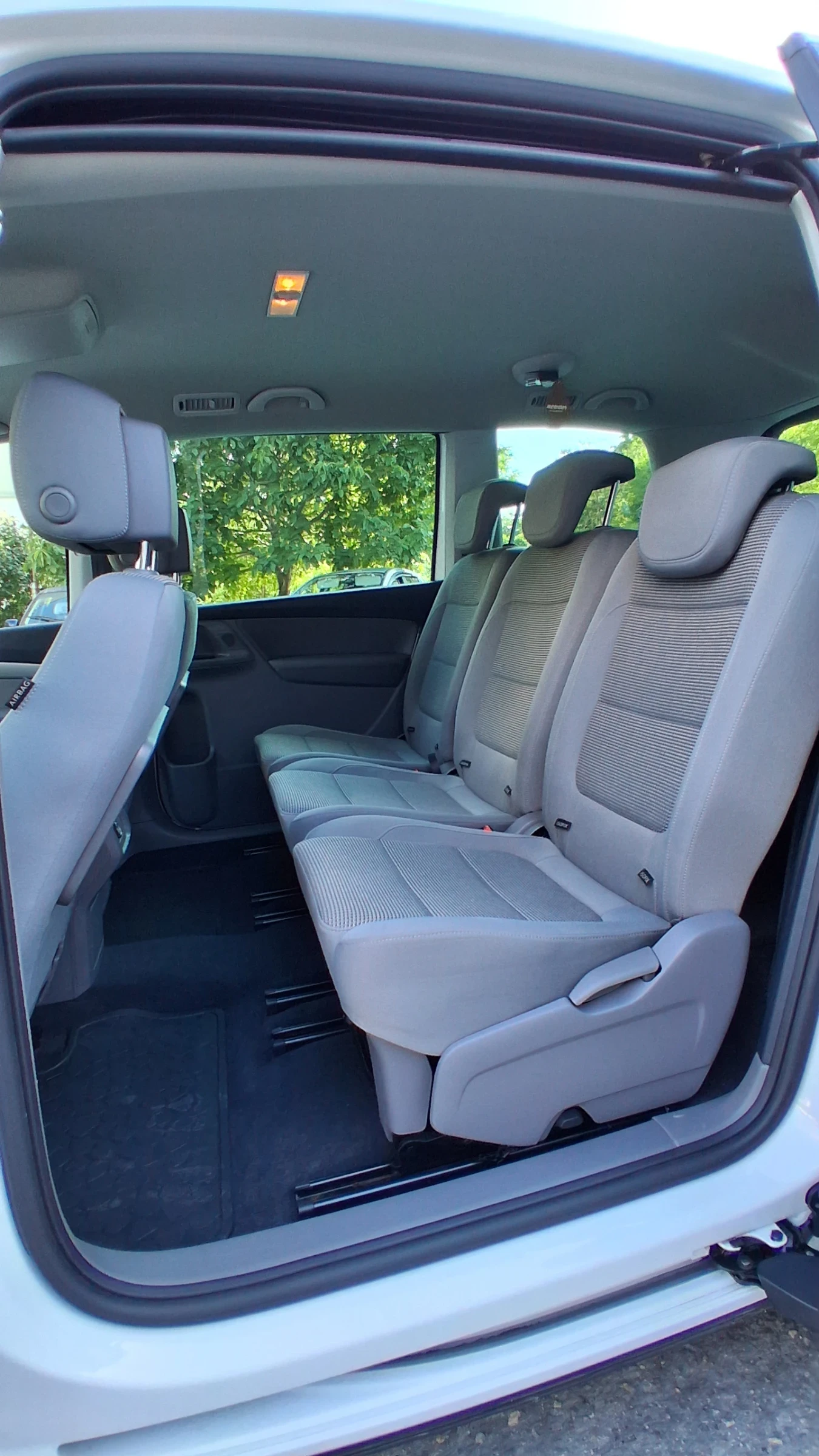 VW Sharan 2.0 TDI . DSG, снимка 8 - Автомобили и джипове - 55848333