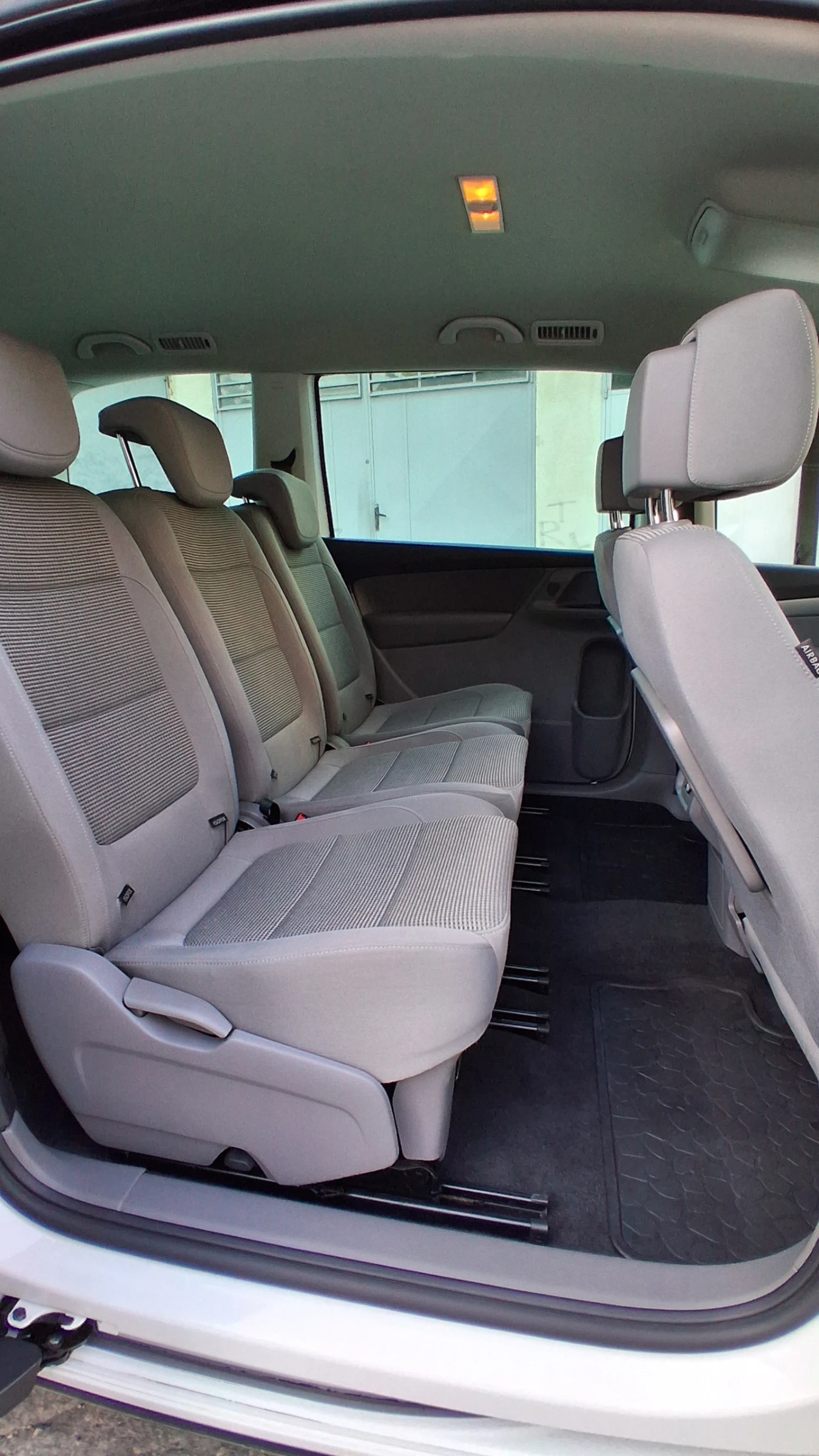 VW Sharan 2.0 TDI . DSG, снимка 13 - Автомобили и джипове - 55848333