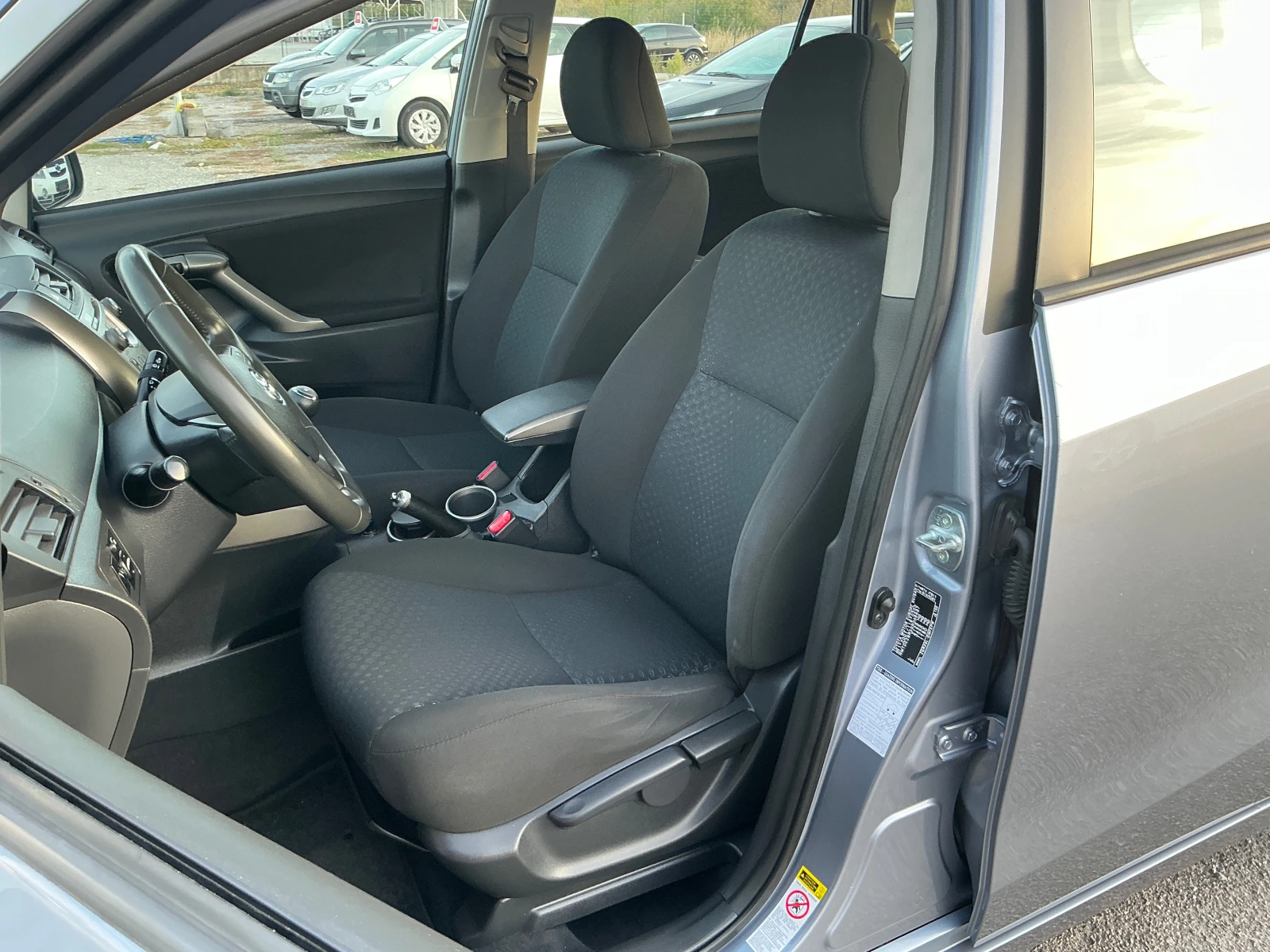 Toyota Verso 1.6 VVT-I, снимка 13 - Автомобили и джипове - 56331547