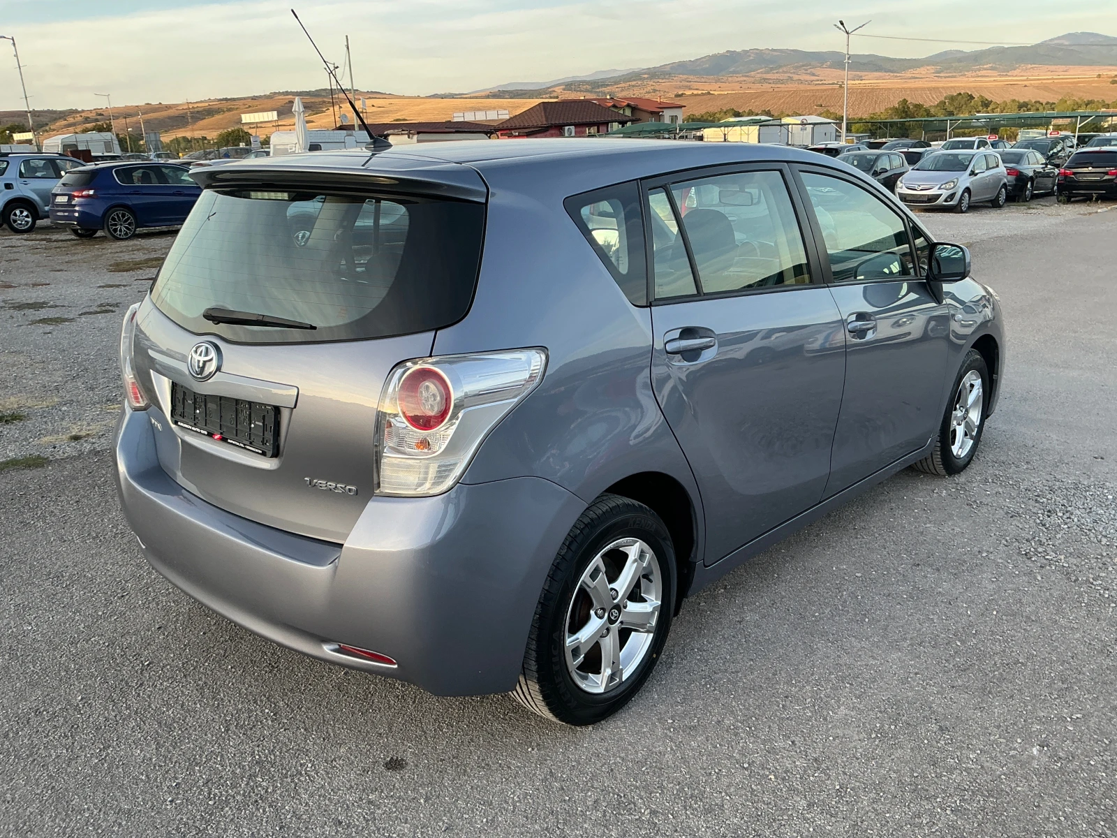 Toyota Verso 1.6 VVT-I, снимка 7 - Автомобили и джипове - 56331547