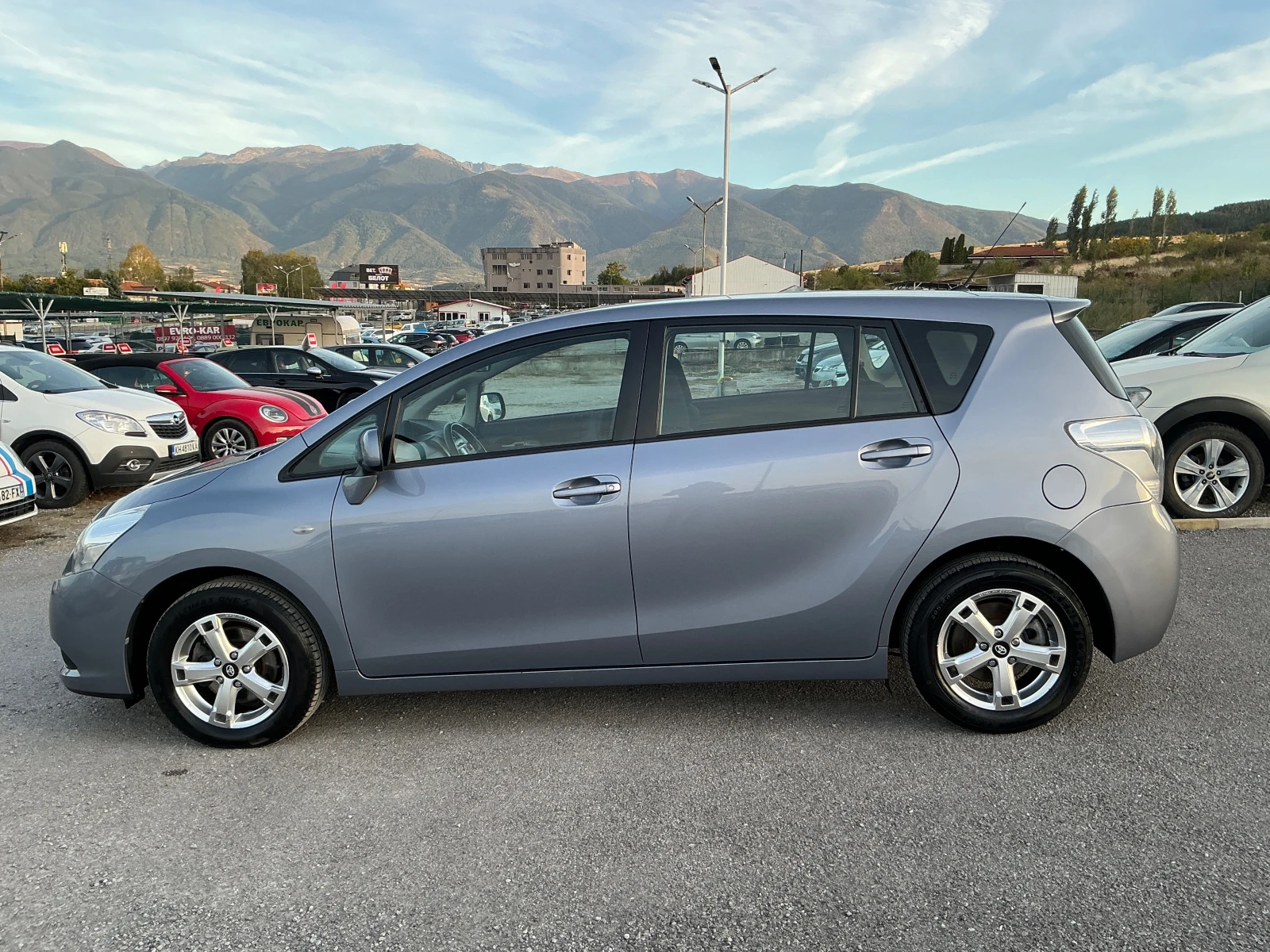 Toyota Verso 1.6 VVT-I, снимка 4 - Автомобили и джипове - 56331547