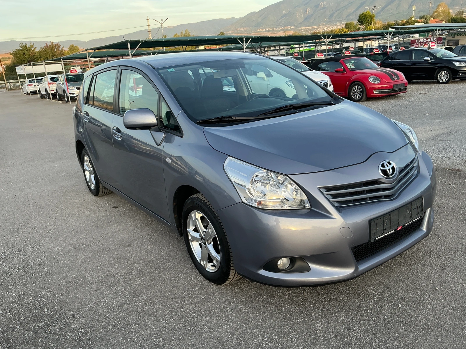 Toyota Verso 1.6 VVT-I, снимка 2 - Автомобили и джипове - 56331547