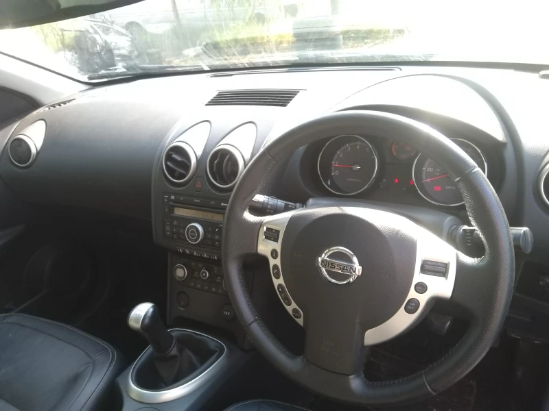 Nissan Qashqai 1.6i ксенон, снимка 5 - Автомобили и джипове - 37611835