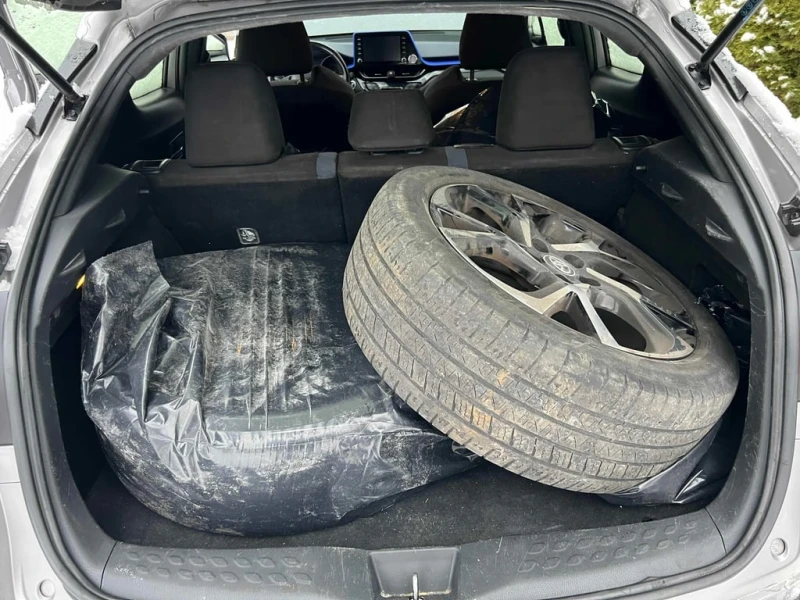 Toyota C-HR * FWD * CARFAX * БЕЗ ПЪРВОНАЧАЛНА ВНОСКА, снимка 10 - Автомобили и джипове - 52891122