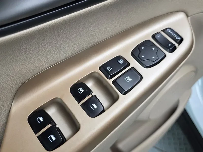 Hyundai Kona 1.6Т, снимка 12 - Автомобили и джипове - 54253017