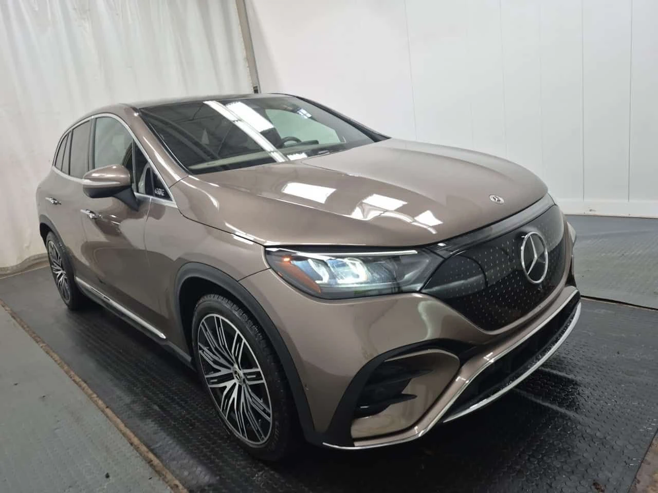 Mercedes-Benz EQE  350 | BURMESTER | CARFAX, снимка 2 - Автомобили и джипове - 53805498