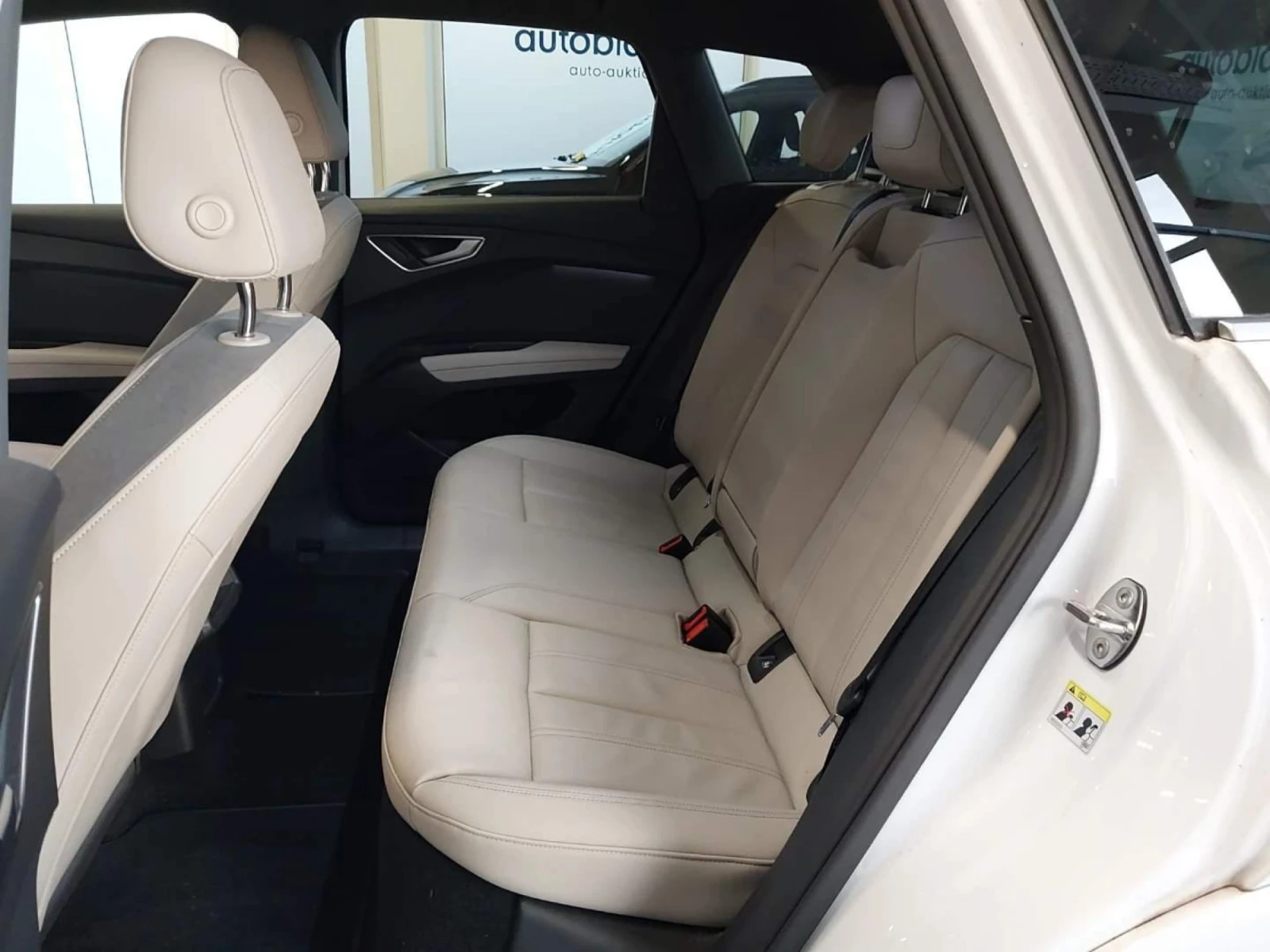 Audi Q4 E tron, снимка 8 - Автомобили и джипове - 54209959