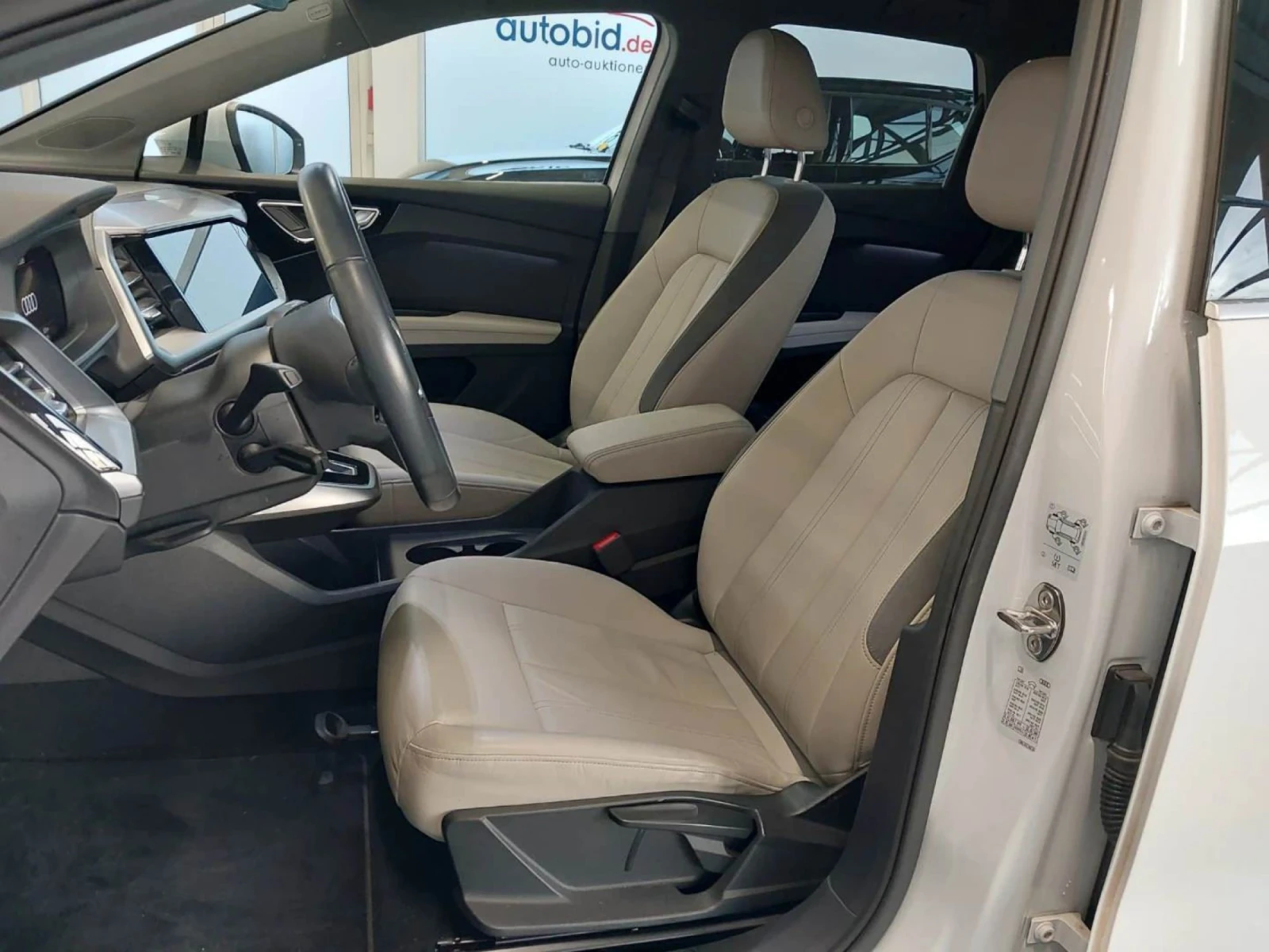 Audi Q4 E tron, снимка 6 - Автомобили и джипове - 54209959