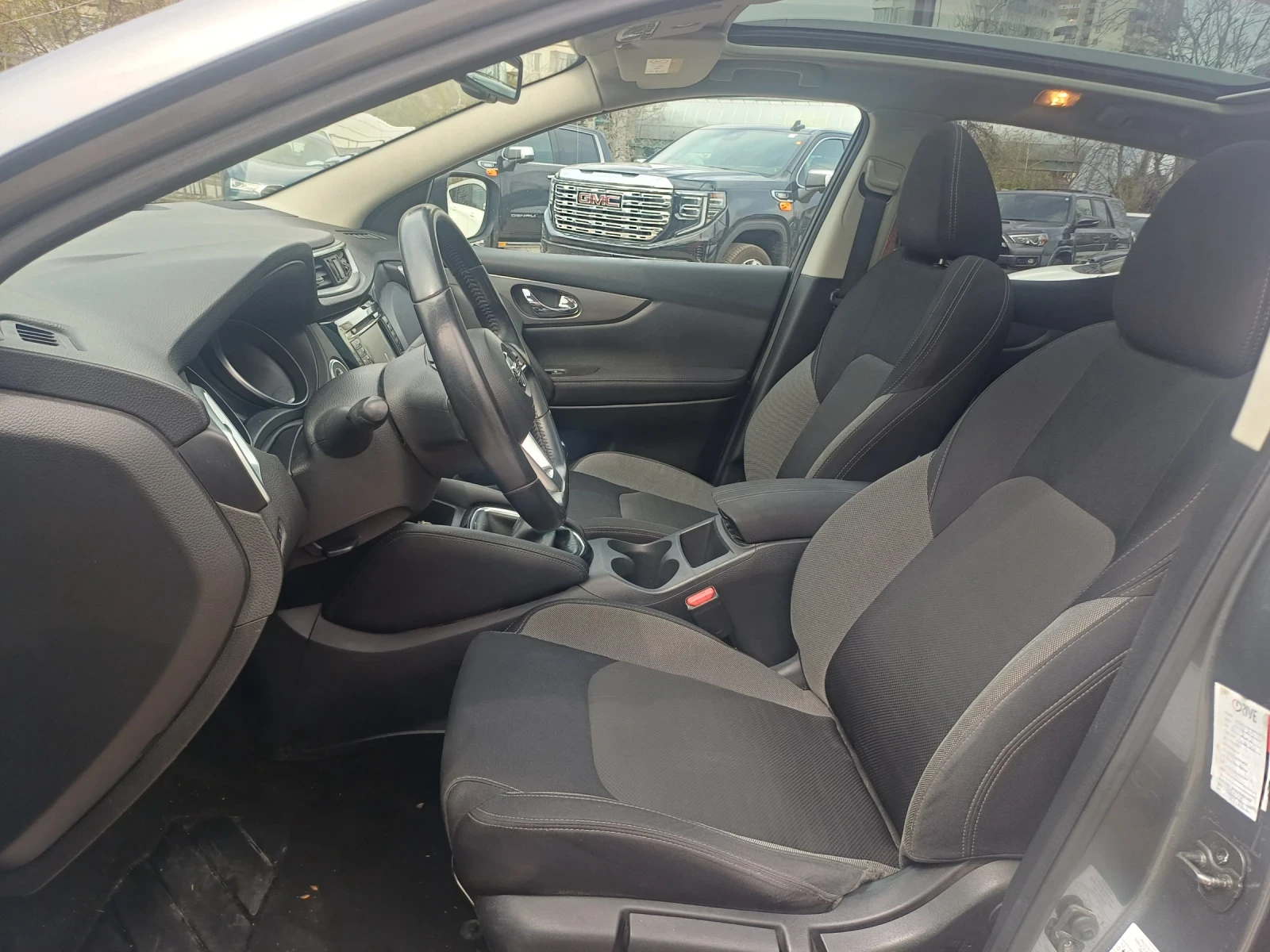 Nissan Qashqai 1.5dci, снимка 9 - Автомобили и джипове - 54193280