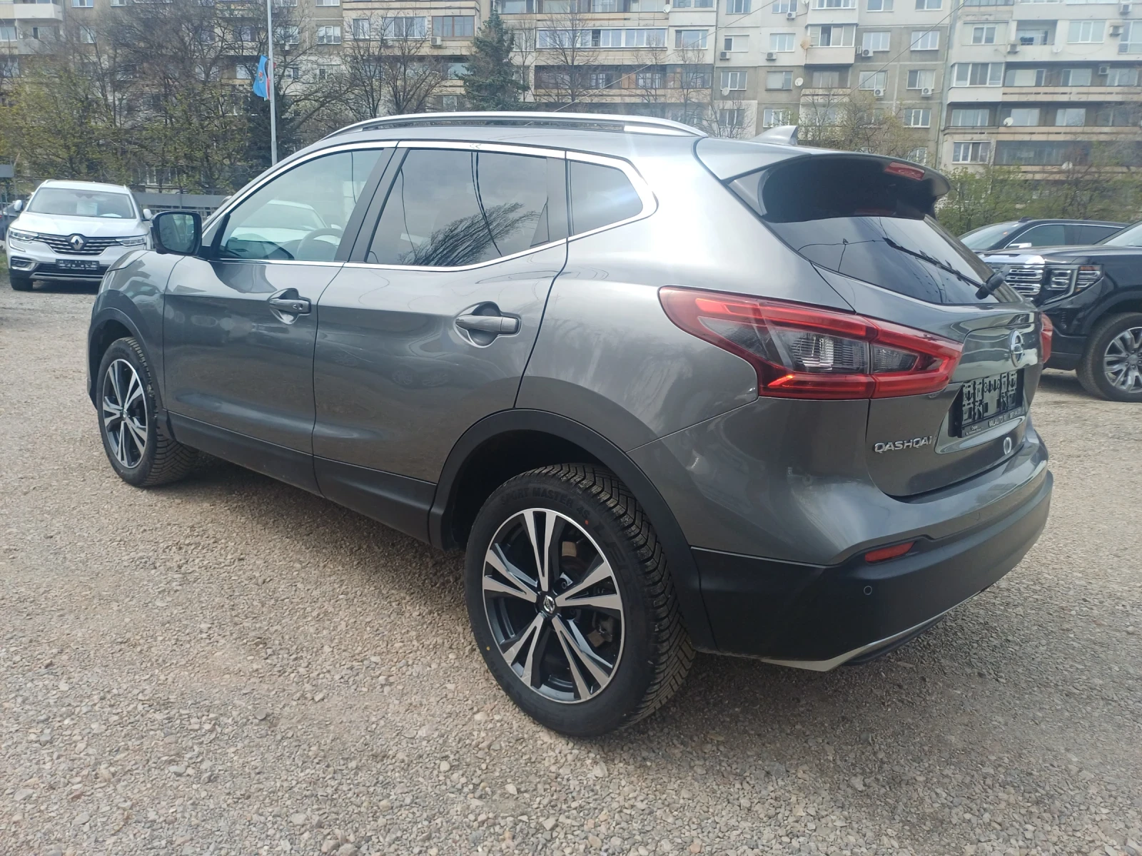 Nissan Qashqai 1.5dci, снимка 7 - Автомобили и джипове - 54193280